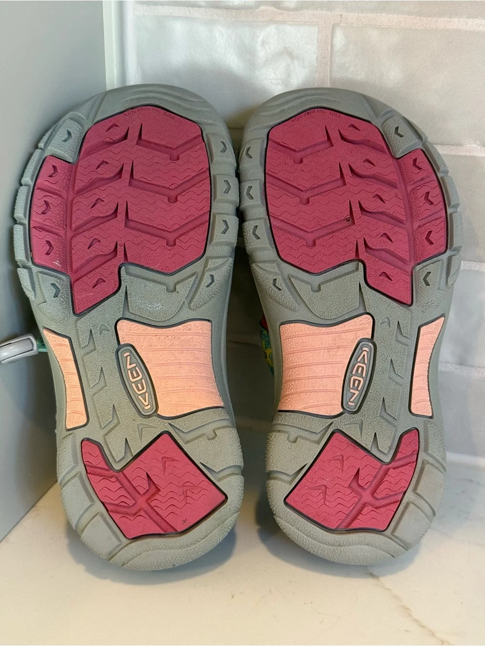Keen Kids Aqua and Pink Star-Print Closed-Toe Sandals